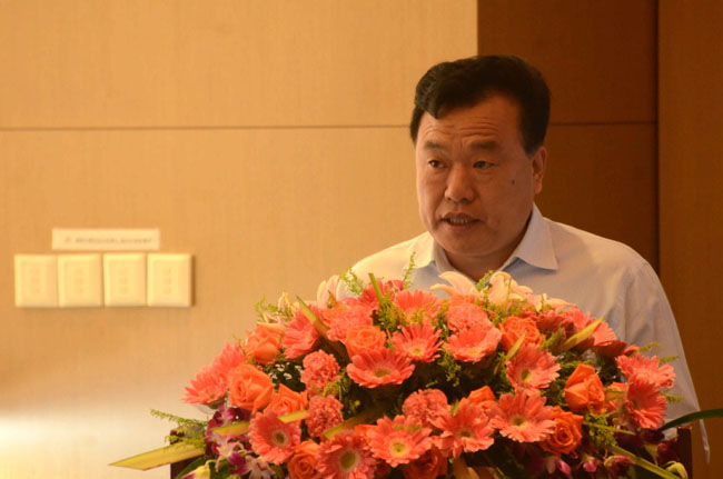 宜昌市副市長袁衛(wèi)東先生致歡迎詞